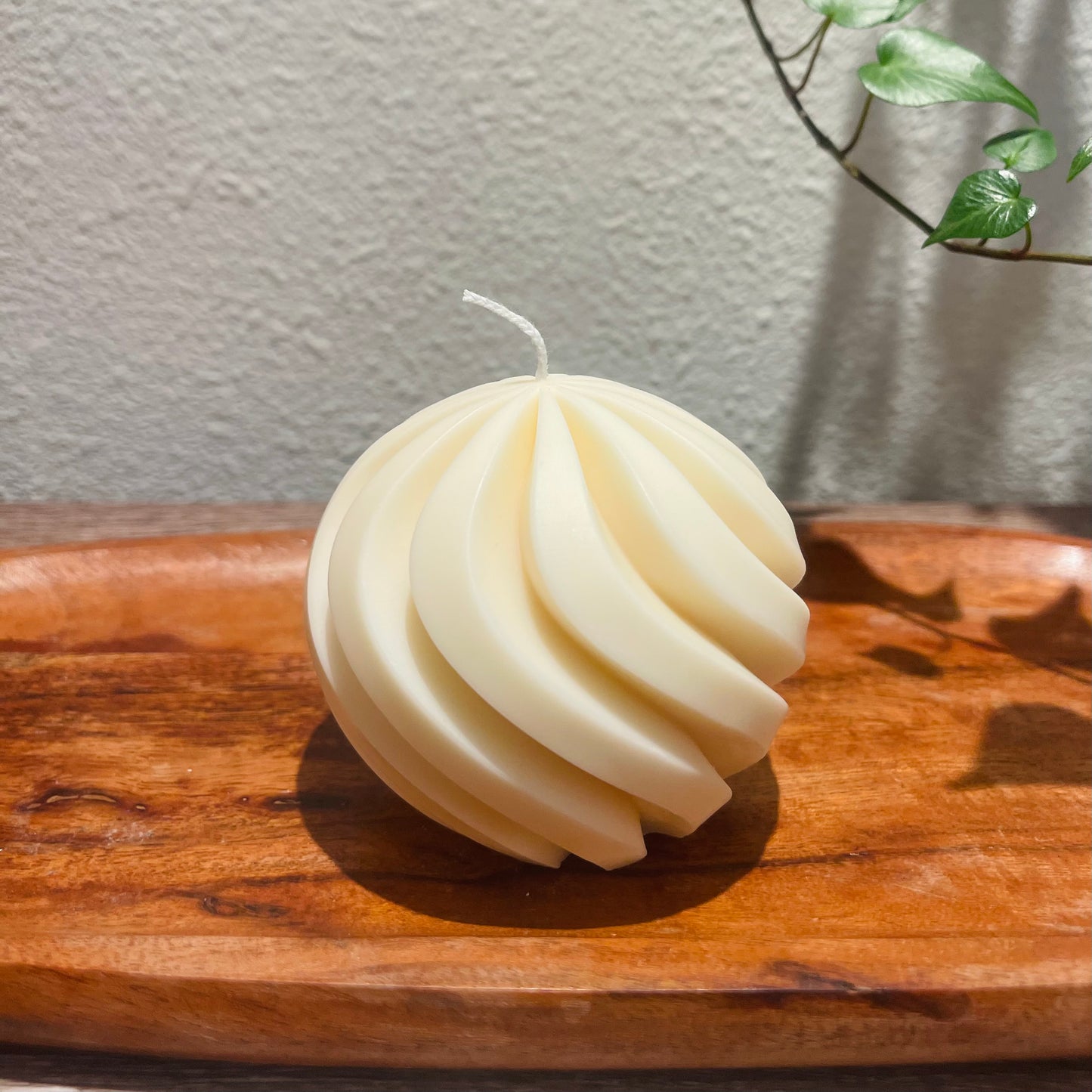 TWISTED ROUND CANDLE
